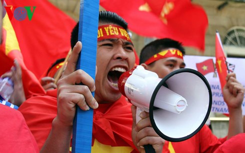 Người Việt tại Anh xuống đường biểu tình phản đối Trung Quốc - ảnh 10