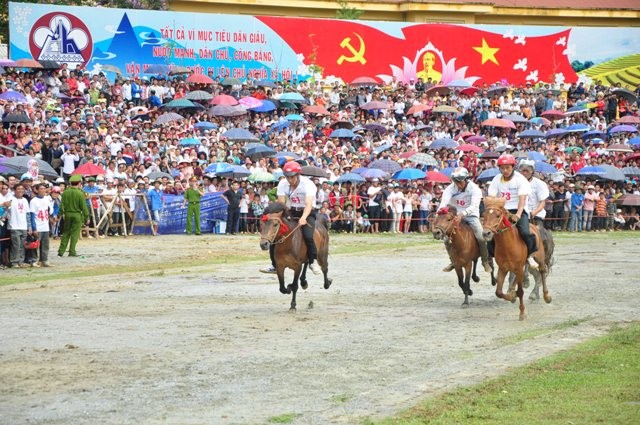Lễ hội đua ngựa Bắc Hà: Nét văn hóa đặc sắc của đồng bào các dân tộc Tây Bắc - ảnh 2