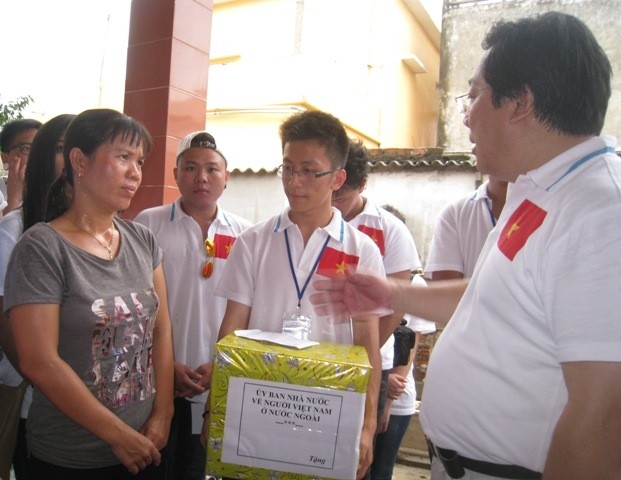 Các đại biểu thanh niên kiều bào tham dự Trại hè Việt Nam 2014 thăm đảo Lý Sơn - ảnh 6