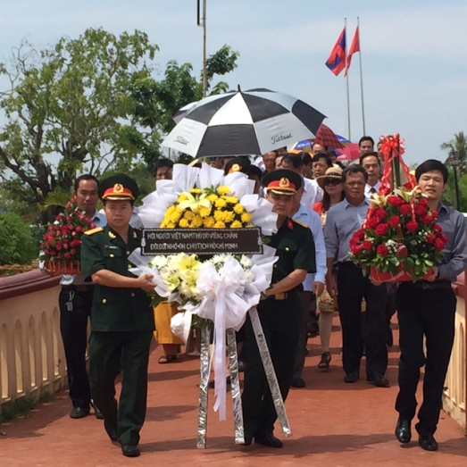 Lễ dâng hương tại khu lưu niệm Chủ tịch Hồ Chí Minh tại khu di tích Xiêng Vang - ảnh 1