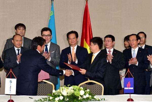Thủ tướng Chính phủ  Nguyễn Tấn Dũng gặp gỡ doanh nghiệp tại Kazakhstan - ảnh 1