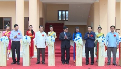 Bàn giao Trung tâm tiếng Việt Nam cho nhân dân tỉnh Hủa Phăn, Lào - ảnh 1