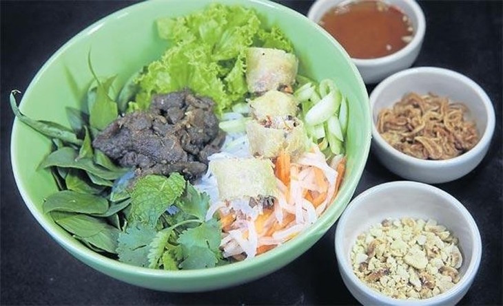 Quán bún bò của đầu bếp Việt kiều được ưa thích nhất ở Bangkok - ảnh 2