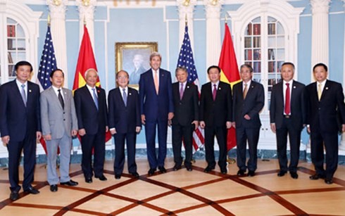Chủ tịch Quốc hội Nguyễn Sinh Hùng gặp các quan chức cấp cao của quốc hội và chính phủ Hoa Kỳ  - ảnh 1