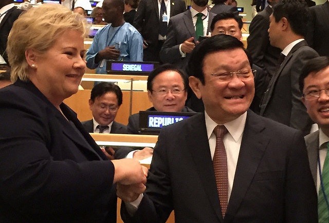 Chủ tịch nước Trương Tấn Sang tiếp xúc với Thủ tướng Vương quốc Na Uy Erna Solberg - ảnh 1