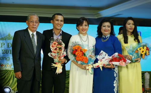 Nghệ sĩ Kim Cương 'chủ hôn' cho 40 đôi vợ chồng khuyết tật - ảnh 4