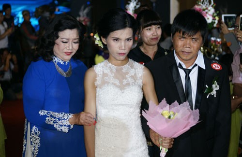 Nghệ sĩ Kim Cương 'chủ hôn' cho 40 đôi vợ chồng khuyết tật - ảnh 2
