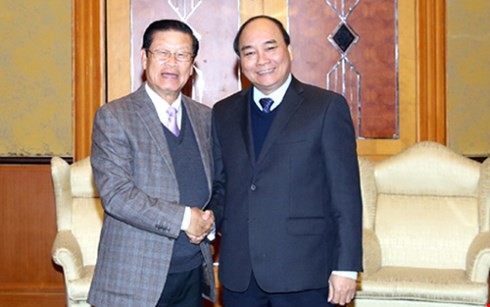 Phó Thủ tướng Nguyễn Xuân Phúc hội đàm với Phó Thủ tướng Lào Somsavat Lengsavath - ảnh 1