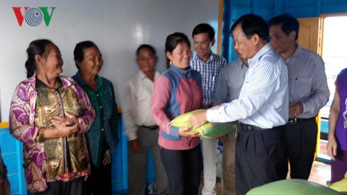 Xây tặng trường học trên Biển Hồ cho con em Việt kiều tại Campuchia - ảnh 2