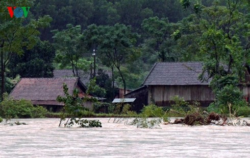 Thủ tướng yêu cầu khẩn cấp ứng phó với mưa lũ ở miền Trung - ảnh 1