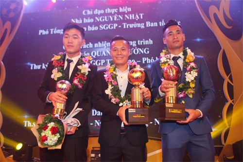  Thành Lương được trao danh hiệu Quả bóng Vàng Việt Nam 2016  - ảnh 1