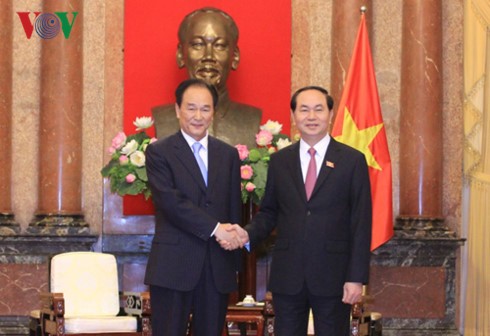  Chủ tịch nước Trần Đại Quang tiếp Xã trưởng Tân Hoa xã Thái Danh Chiếu - ảnh 1