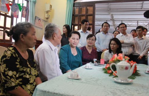  Chủ tịch Quốc hội Nguyễn Thị Kim Ngân thăm các gia đình chính sách tại Thành phố Hồ Chí Minh - ảnh 1