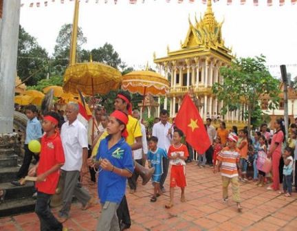 Cần Thơ: Hơn 1 ngàn Sinh viên Dân tộc Khmer vui mừng đón Lễ Sen Dolta – 2017 - ảnh 1