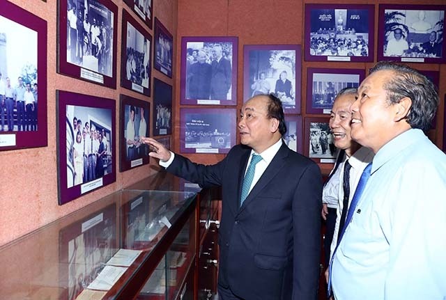 Thủ tướng Nguyễn Xuân Phúc dâng hương tưởng nhớ các vị nguyên lãnh đạo Nhà nước, Chính phủ - ảnh 1