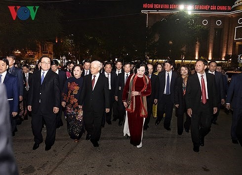 Tổng Bí thư chúc Tết Đảng bộ, chính quyền và nhân dân Hà Nội - ảnh 1
