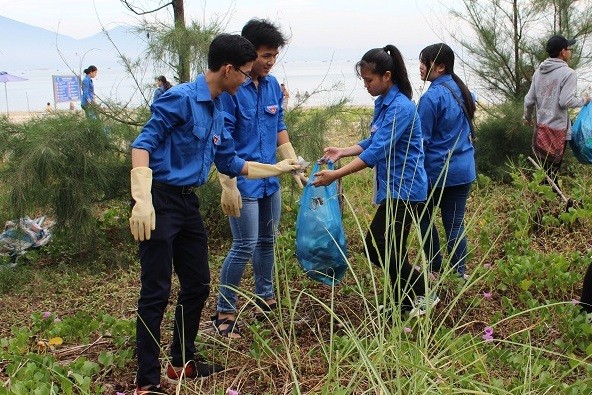 Gần 500 đoàn viên, thanh niên tham gia Chiến dịch Biển Việt Nam xanh  - ảnh 1