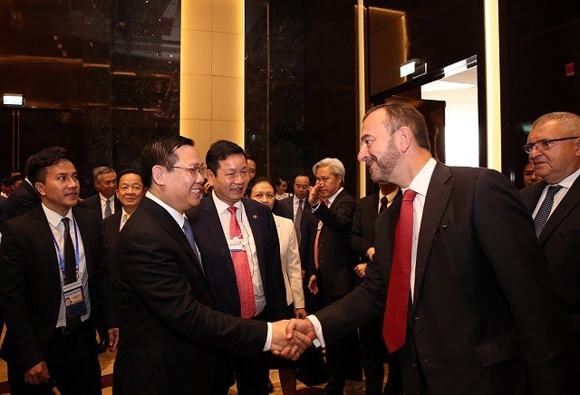 Phó Thủ tướng Vương Đình Huệ gặp mặt lãnh đạo một số Tập đoàn tài chính - ảnh 1