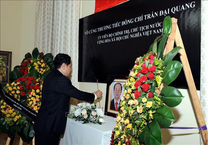 Đại sứ quán Việt Nam tại các nước tổ chức lễ viếng Chủ tịch nước Trần Đại Quang - ảnh 1