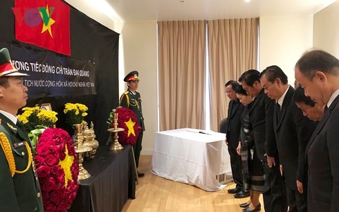 ĐSQ Việt Nam tại các nước mở sổ tang viếng Chủ tịch nước Trần Đại Quang - ảnh 2