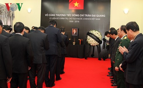 Đại sứ quán Việt Nam tại Campuchia tổ chức Lễ viếng Chủ tịch nước Trần Đại Quang - ảnh 1
