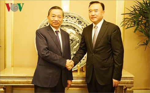 Bộ trưởng Tô Lâm gặp Phó tỉnh trưởng tỉnh Liêu Ninh (Trung Quốc)​ - ảnh 1