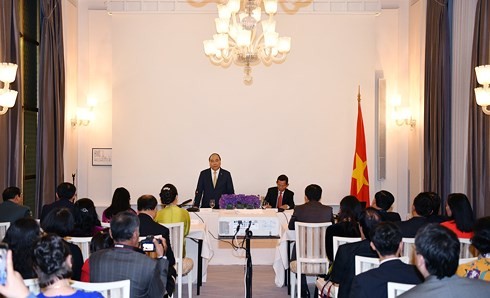 Thủ tướng gặp gỡ đại diện cộng đồng người Việt tại Đan Mạch - ảnh 1