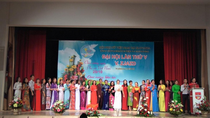  Hội phụ nữ Việt Nam tại Cộng hoà Slovakia vừa tổ chức đại hội lần thứ 5 - ảnh 9