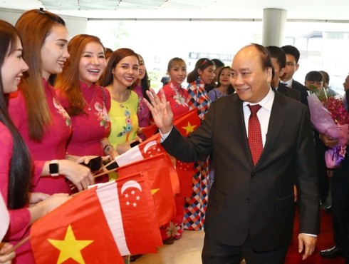 Thủ tướng đến Singapore, bắt đầu chương trình dự HNCC ASEAN 33 - ảnh 2