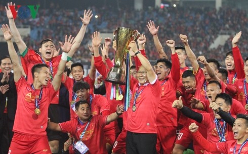 AFF Suzuki Cup 2018: Việt Nam và Hàn Quốc tranh cúp bóng đá liên khu vực - ảnh 1