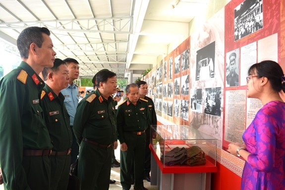 Tưởng niệm các liệt sĩ thực hiện nghĩa vụ quốc tế cao cả tại Campuchia - ảnh 1