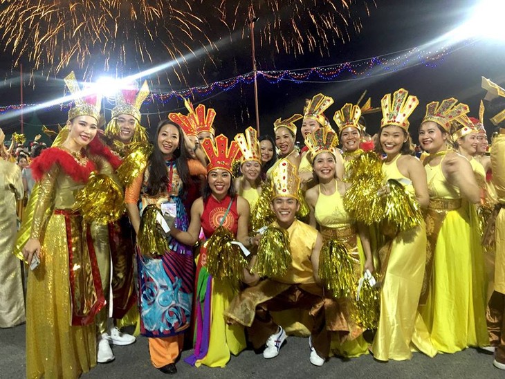 Cộng đồng người Việt tham gia lễ hội đường phố Chingay Parade tại Singapore - ảnh 11