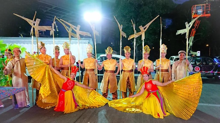 Cộng đồng người Việt tham gia lễ hội đường phố Chingay Parade tại Singapore - ảnh 9