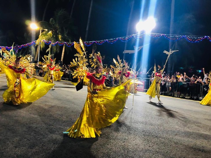 Cộng đồng người Việt tham gia lễ hội đường phố Chingay Parade tại Singapore - ảnh 18