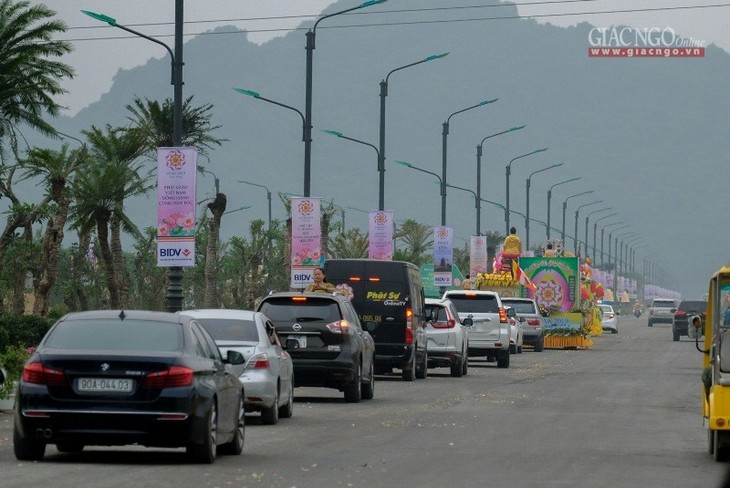 Diễu hành xe hoa trước Đại lễ Vesak tại Hà Nam - ảnh 7