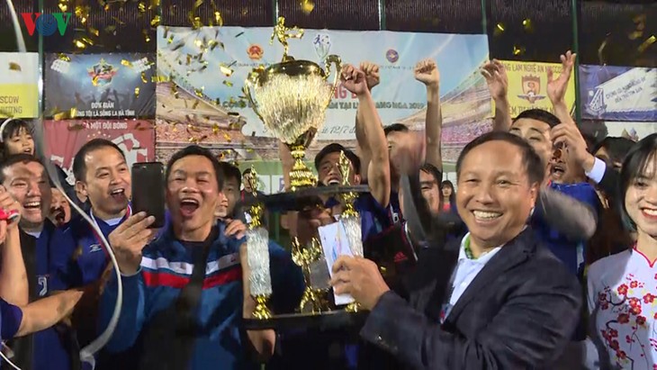 Bế mạc giải bóng đá của cộng đồng người Việt tại LB Nga 2019 - ảnh 2