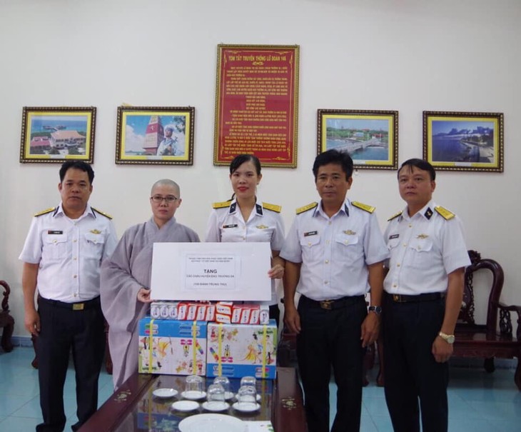 Hội Phật tử Việt Nam tại Hàn Quốc thăm và tặng quà huyện đảo Trường Sa - ảnh 6