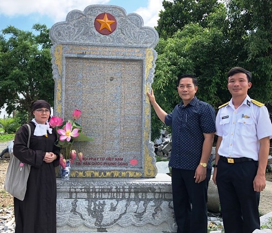Hội Phật tử Việt Nam tại Hàn Quốc thăm và tặng quà huyện đảo Trường Sa - ảnh 3