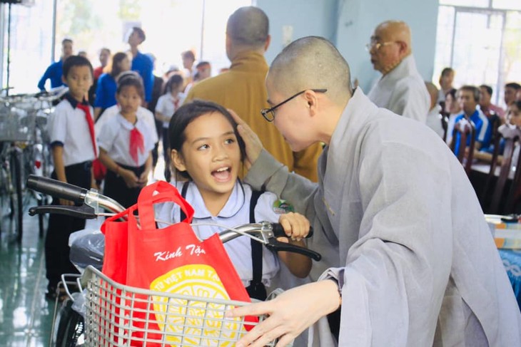 Đoàn Phật giáo Hàn Quốc tặng quà và 100 xe đạp cho trẻ em tỉnh Đắc Lắc - ảnh 13