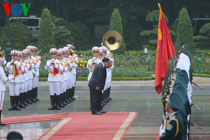 Thủ tướng Nguyễn Xuân Phúc chủ trì lễ đón Thủ tướng Campuchia Hun Sen - ảnh 2