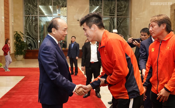 Chùm ảnh: Thủ tướng Nguyễn Xuân Phủc gặp đội tuyển bóng đá Việt Nam - ảnh 4