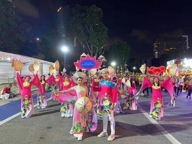 Đoàn Nghệ thuật Việt Nam thể hiện những tiết mục đặc biệt ấn tượng tại Chingay Parade 2020 - ảnh 1
