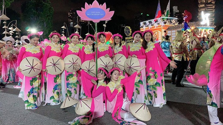 Đoàn Nghệ thuật Việt Nam thể hiện những tiết mục đặc biệt ấn tượng tại Chingay Parade 2020 - ảnh 2