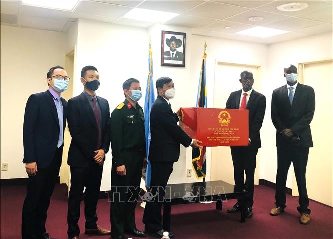 Việt Nam trao tặng Nam Sudan vật tư y tế - ảnh 1