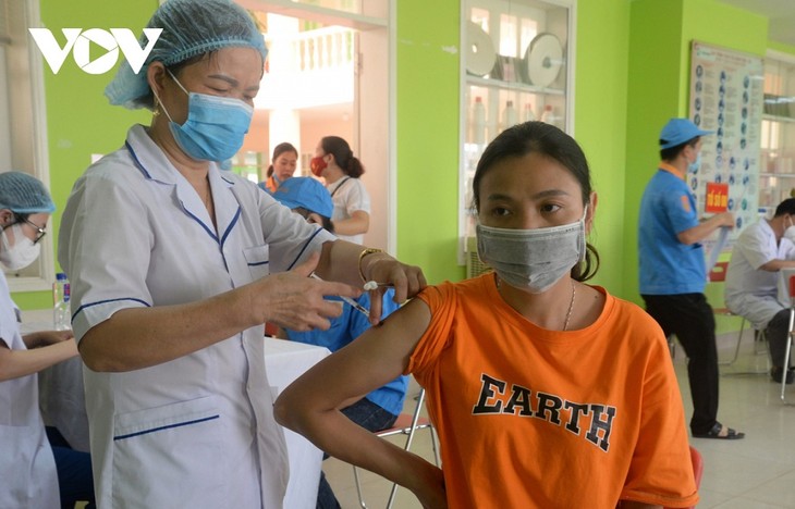 Quảng Ninh tiêm vaccine cho cư dân các xã, phường biên giới - ảnh 1