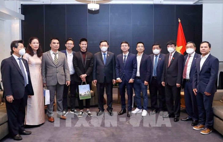 Chủ tịch Quốc hội Vương Đình Huệ gặp gỡ các doanh nhân trẻ người Việt - ảnh 1