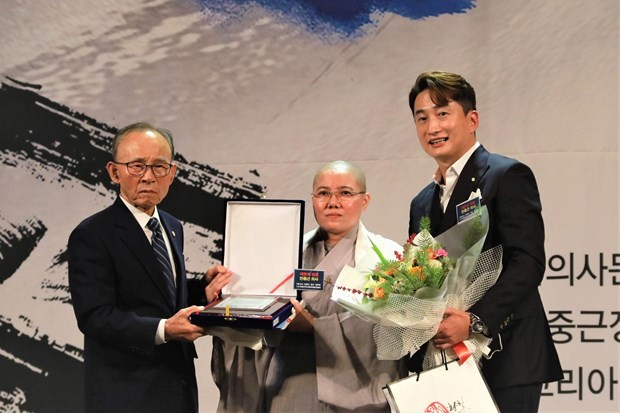 Sư cô Thích Nữ Giới Tánh được trao giải Hoạt động thiện nguyện vì hòa bình tại Hàn Quốc - ảnh 1