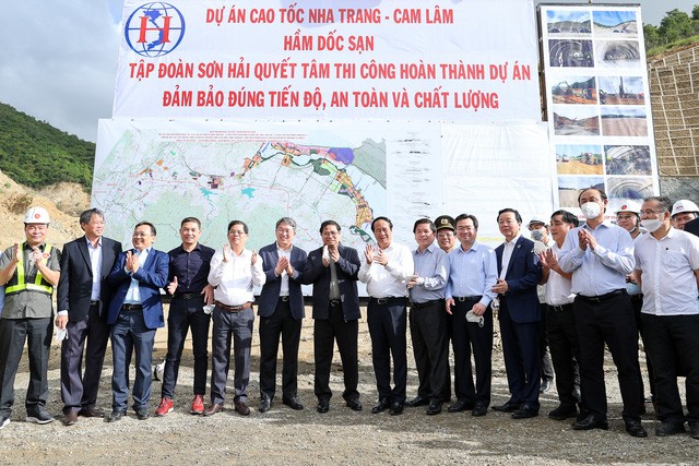 Thủ tướng tiếp tục kiểm tra, đôn đốc thi công tuyến cao tốc Bắc - Nam - ảnh 4