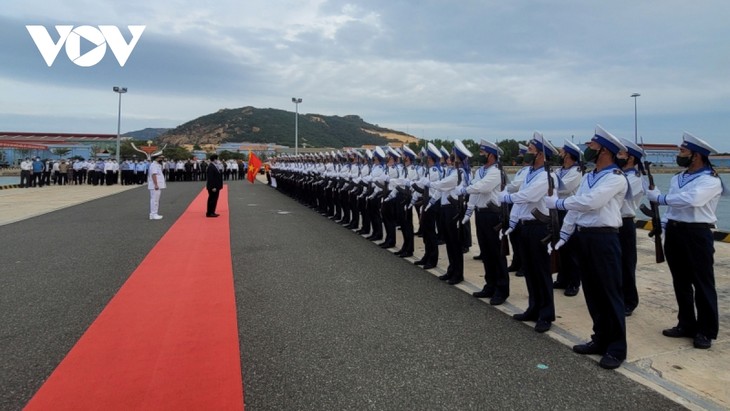 Thủ tướng tưởng niệm liệt sĩ Gạc Ma, thăm lữ đoàn tàu ngầm Hải quân - ảnh 6