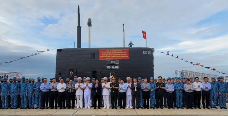 Thủ tướng tưởng niệm liệt sĩ Gạc Ma, thăm lữ đoàn tàu ngầm Hải quân - ảnh 7